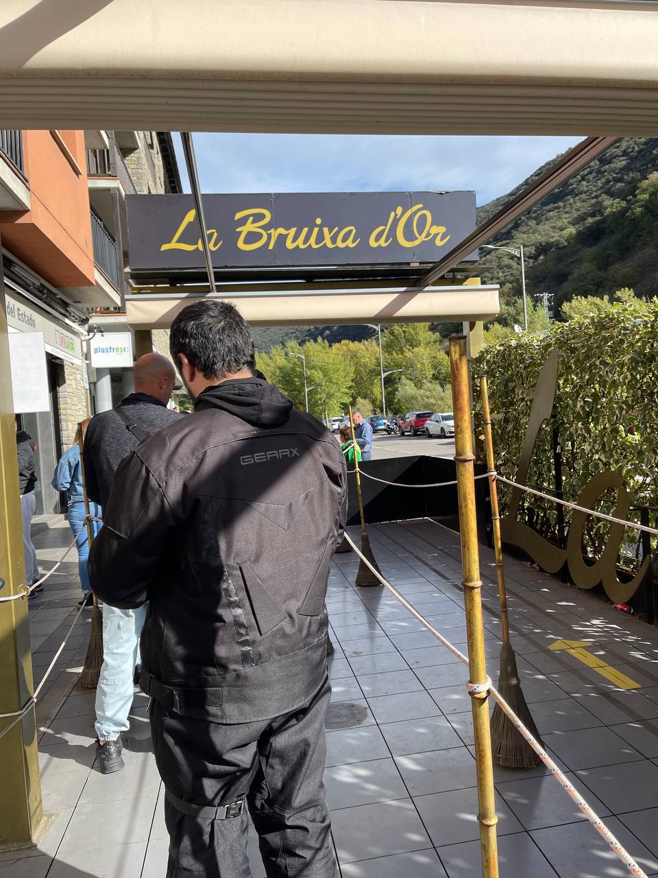 Comprando loteria en Sort con Los Curveros! 🤪✌🏻

Pueees